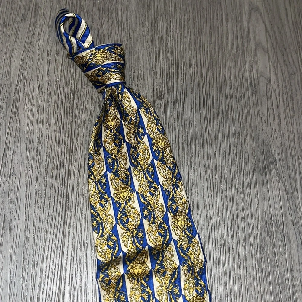Like new Versace Tie